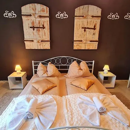 Jennys Ferienwohnung 1 * Naumburg (Saale)